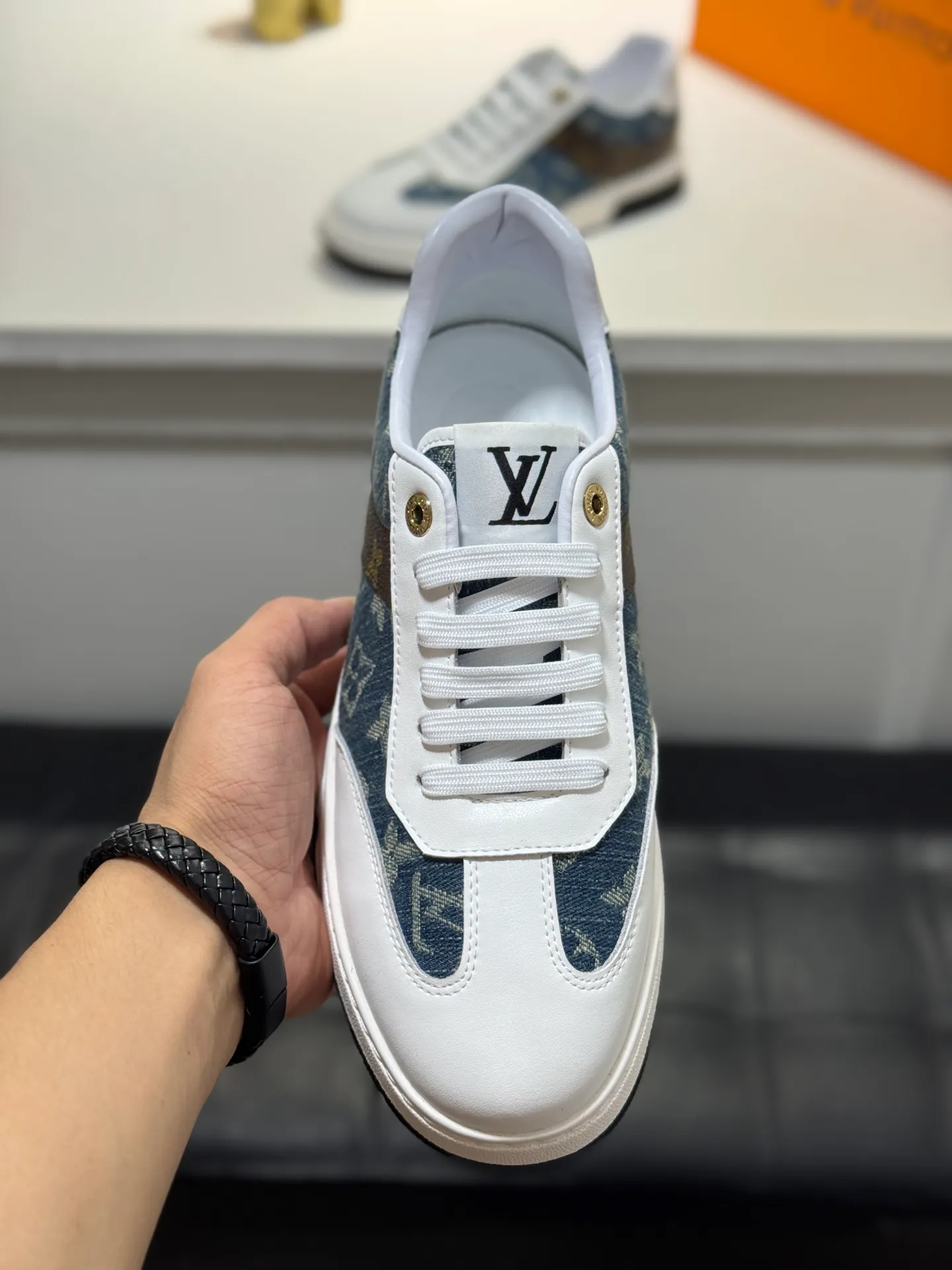 Men's shoes 💰400 [New style] 🐛🐛Top original order - Louis Vuitton®️ Trendy and fashionable yet low-key men's casual shoes, uppers made of LV denim spliced ​​with cowhide, comfortable and breathable, sheepskin lining, original rubber outsole, two colors available ~ a must-have for stylish men. Size: 38-44 (45 customized